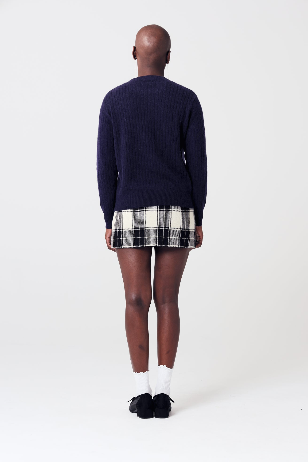 Lightweight Fitted Cashmere Cable Knit Jumper in Deep Blue