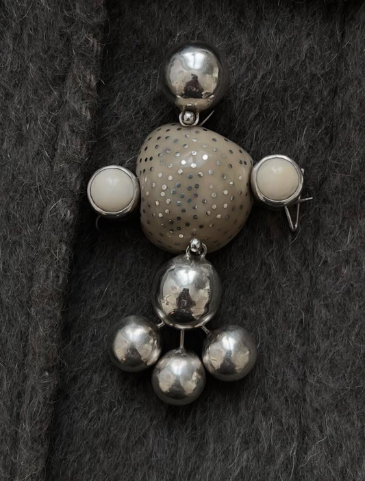 Tagua brooch