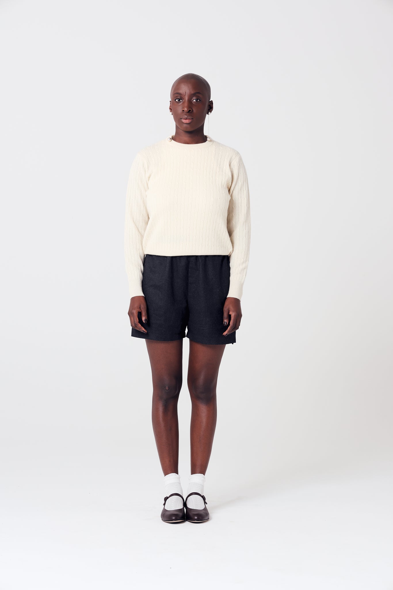 Lightweight Fitted Cashmere Cable Knit Jumper in Cream