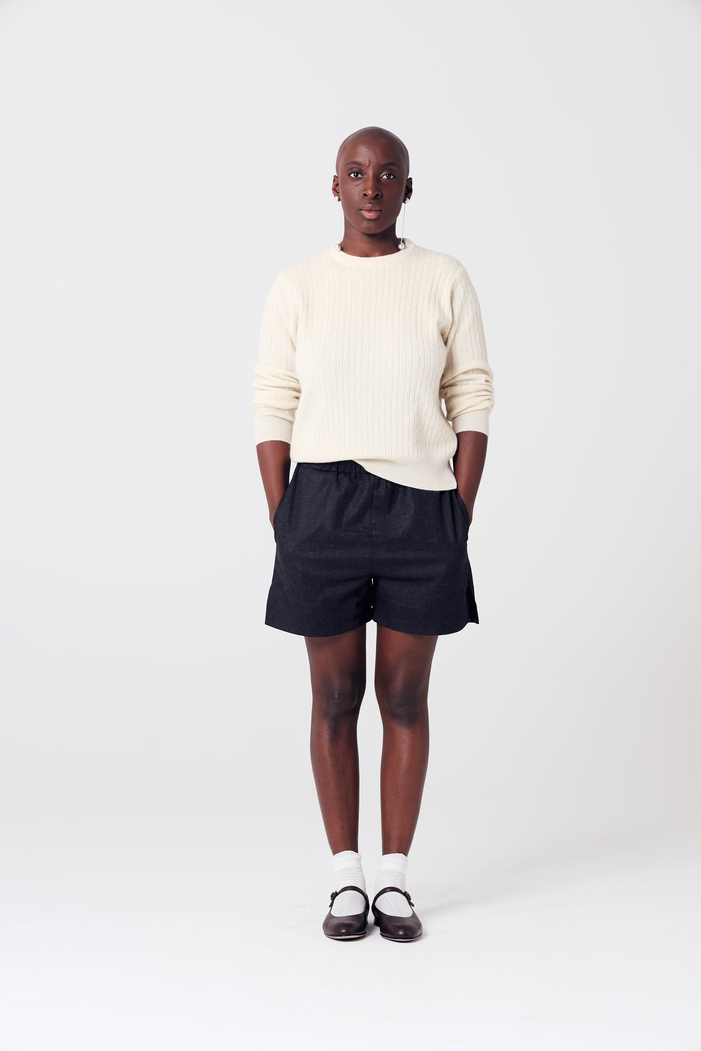 Lightweight Fitted Cashmere Cable Knit Jumper in Cream