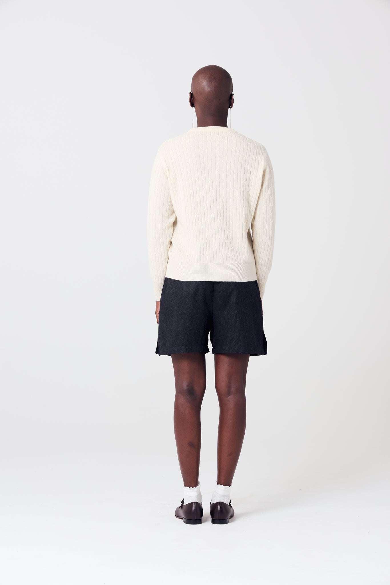 Lightweight Fitted Cashmere Cable Knit Jumper in Cream